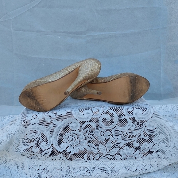 FOREVER 21 Gold Platform Heels size 7 - Picture 11 of 13
